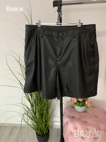 Кожен панталон в размер 48, подходящ е за XL, снимка 2 - Панталони - 44514642