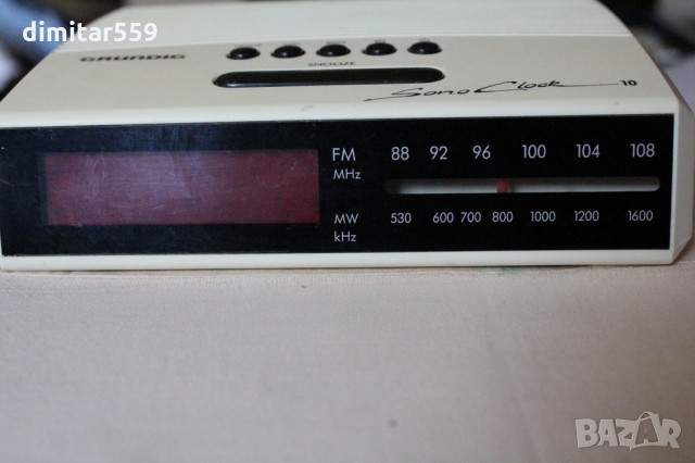 Радио часовник Grundig, снимка 5 - Друга електроника - 36043595