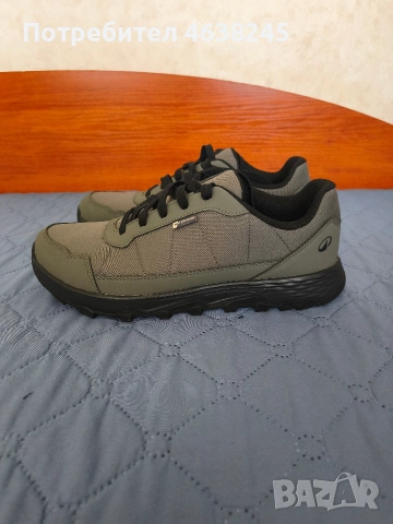 туристически обувки + раница с дъждобран + аксесоари за къмпинг 