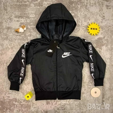 детска ветровка nike , снимка 2 - Детски якета и елеци - 51745633