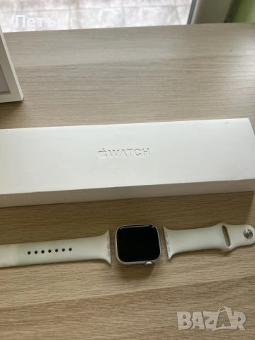 Apple Watch Series 8 45MM + каишки, снимка 7 - Смарт часовници - 56086996
