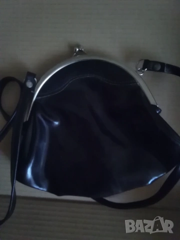 малка лачена чанта 