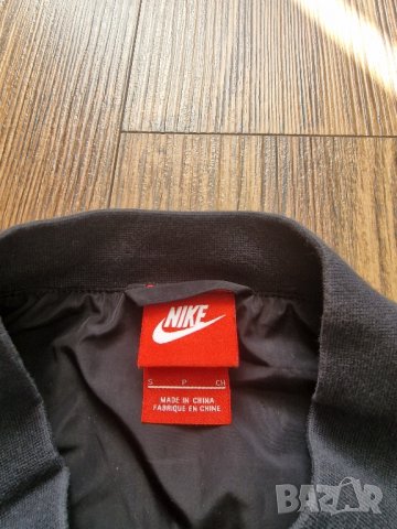 Страхотно дамско тънко  яке NIKE размер S , снимка 10 - Якета - 44176116