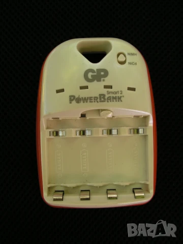 Зарядно устройство и 4 акумулаторни батерии АА  (R 6), снимка 4 - Други - 51319775