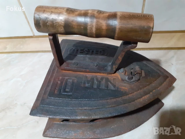 Жестока стара голяма желязна ютия на жар, снимка 3 - Антикварни и старинни предмети - 50978810