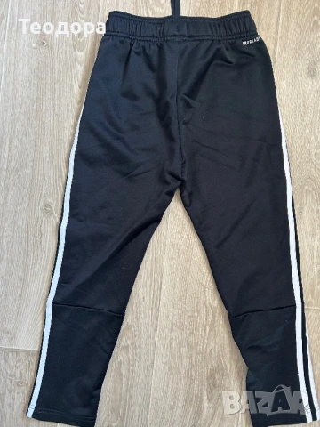 Детско  долнище Адидас, снимка 5 - Детски анцузи и суичери - 53579159