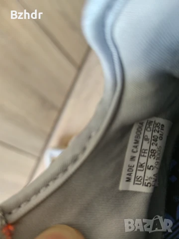 Дамски маратонки ADIDAS , снимка 2 - Маратонки - 51064444