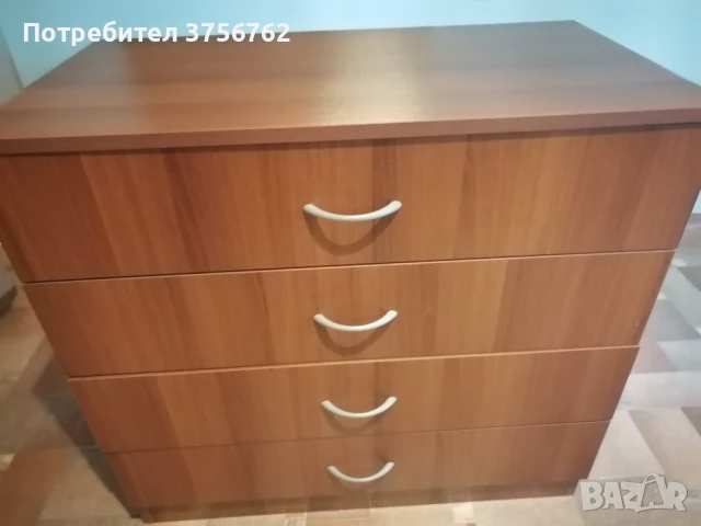 Продавам почти нова ракла с 4 чекмеджета