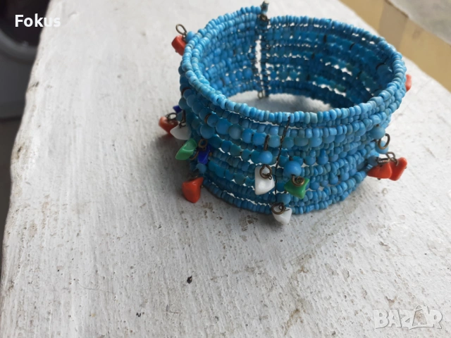 Мънистена гривна за носия