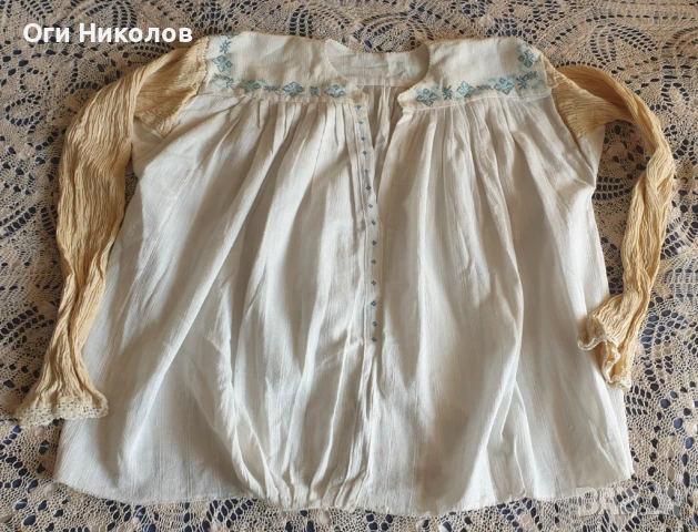 Автентична къса риза от народна носия, снимка 3 - Антикварни и старинни предмети - 50470397