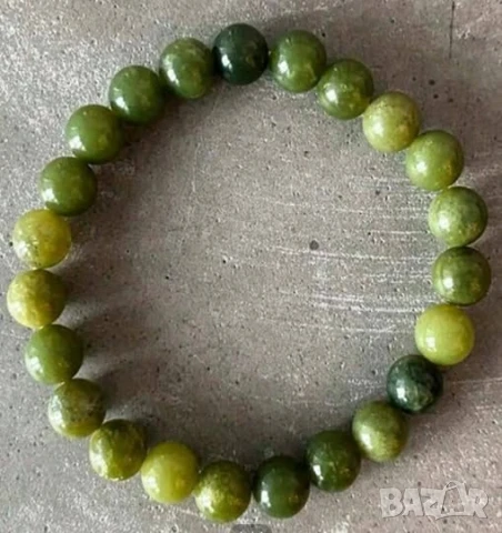 Гривни от естествени камъни  