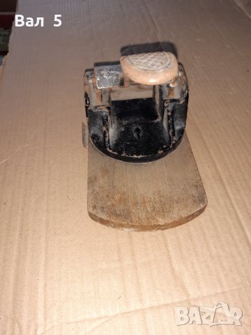 Много стар , много голям канцеларски перфоратор, снимка 2 - Антикварни и старинни предмети - 34535761