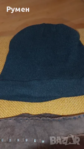 Два броя мъжки зимни шапки и два броя ръкавици, снимка 2 - Шапки - 47762052