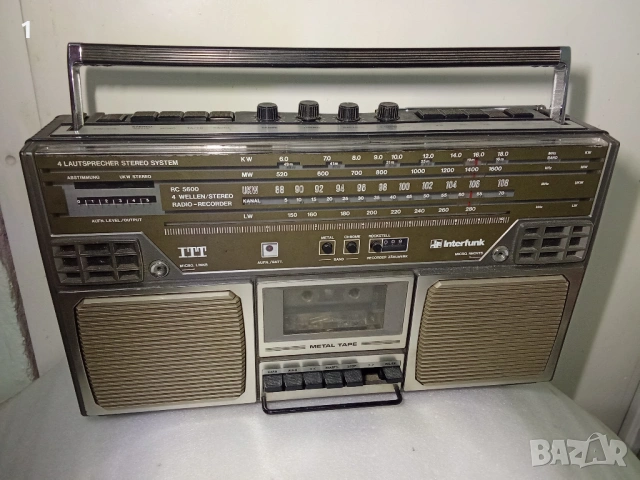 Радиокасетофон ITT, снимка 2 - Радиокасетофони, транзистори - 53341379