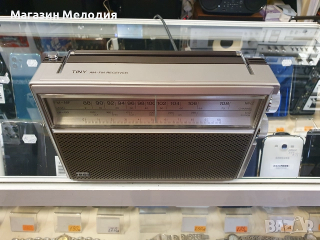 Радио ITT TINY 200 В отлично техническо и визуално състояние., снимка 3 - Радиокасетофони, транзистори - 46056352