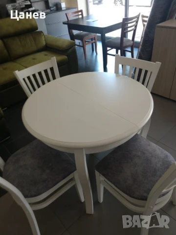 Маса с четири стола