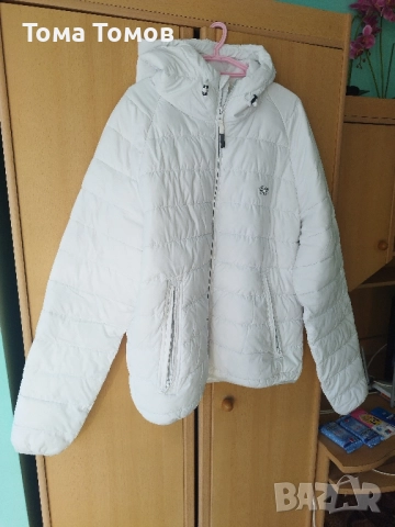 Продавам мъжко бяло яке