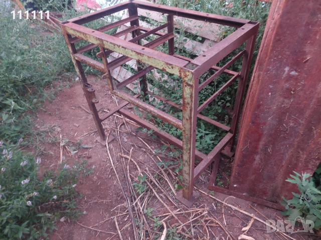 Метална рамка за работна маса 