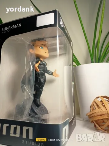 Статуетка Iron Studios DC Comics: Justice League - Superman (Black Suit), 18 cm, снимка 3 - Други ценни предмети - 49944081