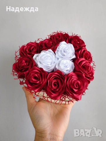 Сатенени рози в кутия 