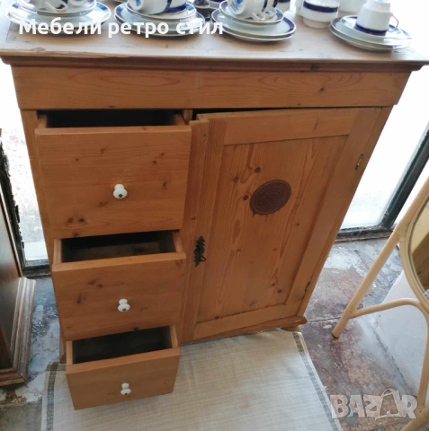Оригинален винтидж шкаф за хляб ''Brotschrank''  от масивен бор. Автентичен модел., снимка 8 - Шкафове - 53493638