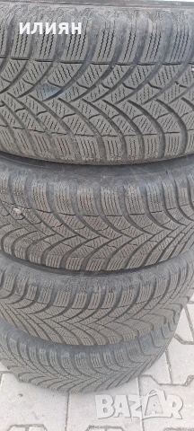 4бр зимни гуми 215 65 16 Semperit , снимка 2 - Гуми и джанти - 53456033