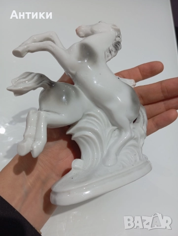  Порцеланова красива фигура с коне маркирана , снимка 13 - Декорация за дома - 52564064