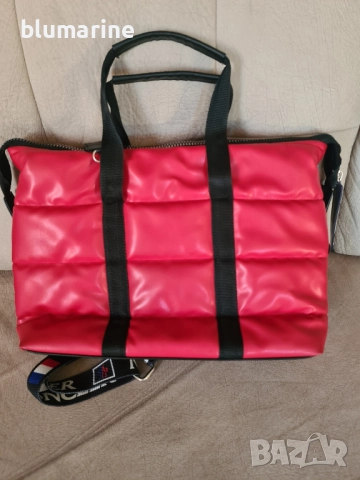 Дамска чанта MONCLER, снимка 2 - Чанти - 51522701