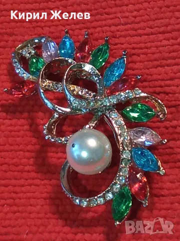 РАЗКОШНА АЖУРНА ЗЛАТИСТА ПЕРЛЕН Тип БРОШКА с ИСКРЯЩИ РАЗНОЦВЕТНИ ЮВЕЛИРНО ФАСЕТИРАНИ ЦИРКОНИ 29588, снимка 9 - Други - 48842326