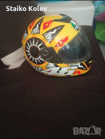 Продавам  каска 46 има леки следи от употреба 
