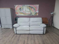 Сив диван от плат тройка La-z-boy с електрически релакс механизъм, снимка 1 - Дивани и мека мебел - 44701249