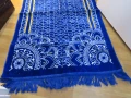 турско молитвено килимче, килимче за молитва за Намаз яркосин фон с красиви златни флорални мотиви, снимка 3