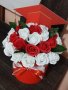 Луксозна кутия с трийсет и една сапунени роза за абитуриенти или абсолвенти 