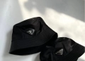 шапка идиотка prada, снимка 1