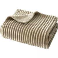 Поларено одеяло - Бежово 200x230, снимка 7 - Олекотени завивки и одеяла - 44810123