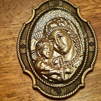 Посребрен медальон Богородица и Младенеца , снимка 1 - Колиета, медальони, синджири - 39988979