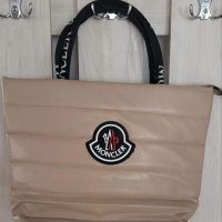 Дамска чанта Moncler висококачествена реплика, снимка 2 - Чанти - 44802398