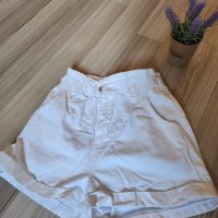 Панталони в бял цвят, снимка 1 - Къси панталони и бермуди - 41524585