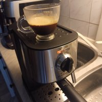 Кафемашина Елеком с ръкохватка с крема диск, работи отлично и прави хубаво кафе с каймак , снимка 2 - Кафемашини - 40993945
