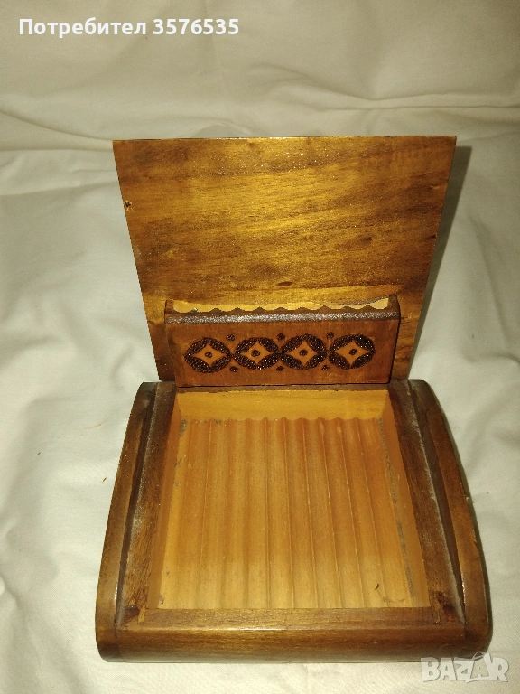 Продавам дървена табакера за цигари, снимка 1
