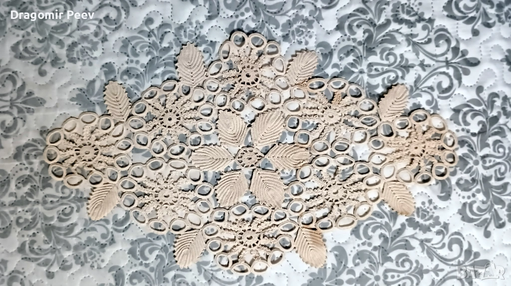 Продавам ново ръчно плетено каре с цвят екрю, снимка 1