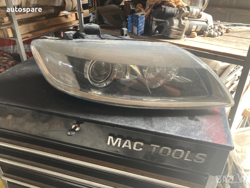 Десен фар ксенон за Audi Q7. Кю7. Преди фейслифт.  06-09. Не завиващ. 4L0941004A. Обурудван. , снимка 1