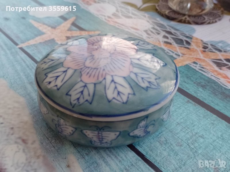 порцеланова кутийка за бижута от Англия, снимка 1