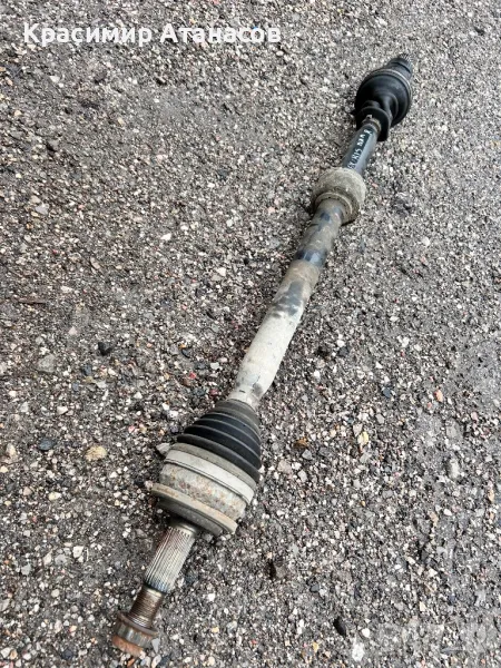 Полуоска предна дясна за Тойота Аурис. 1.6 VVti. 132кс. 2011г, снимка 1
