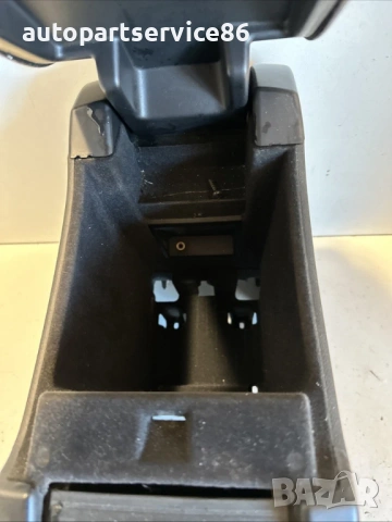 Преден подлакътник черна кожа за Volvo XC60 2.0D (2011) 39864988, снимка 2 - Части - 53742834