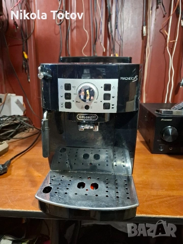 Продава се кафе машина Delonghi Magnifica S. 