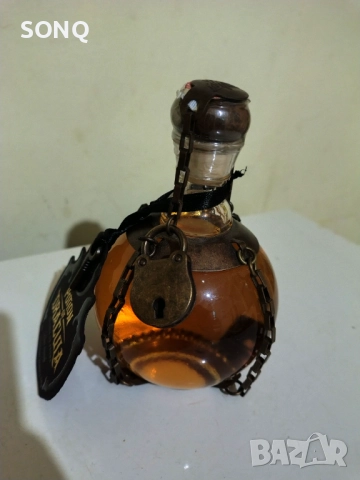 Колекционерска Бутилка Отварата на Дракула, снимка 3 - Колекции - 52855456