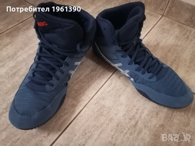 Борцовки нови използвани точно 2 пъти за много малко. Размер 41.5.Цената 140 лв