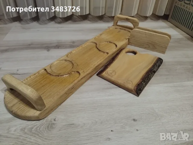 Голямо дървено плато с дъска за мезета 