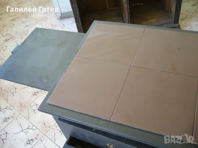 Старинно Помощно Шкафче за Сервиране, снимка 2 - Антикварни и старинни предмети - 50426624